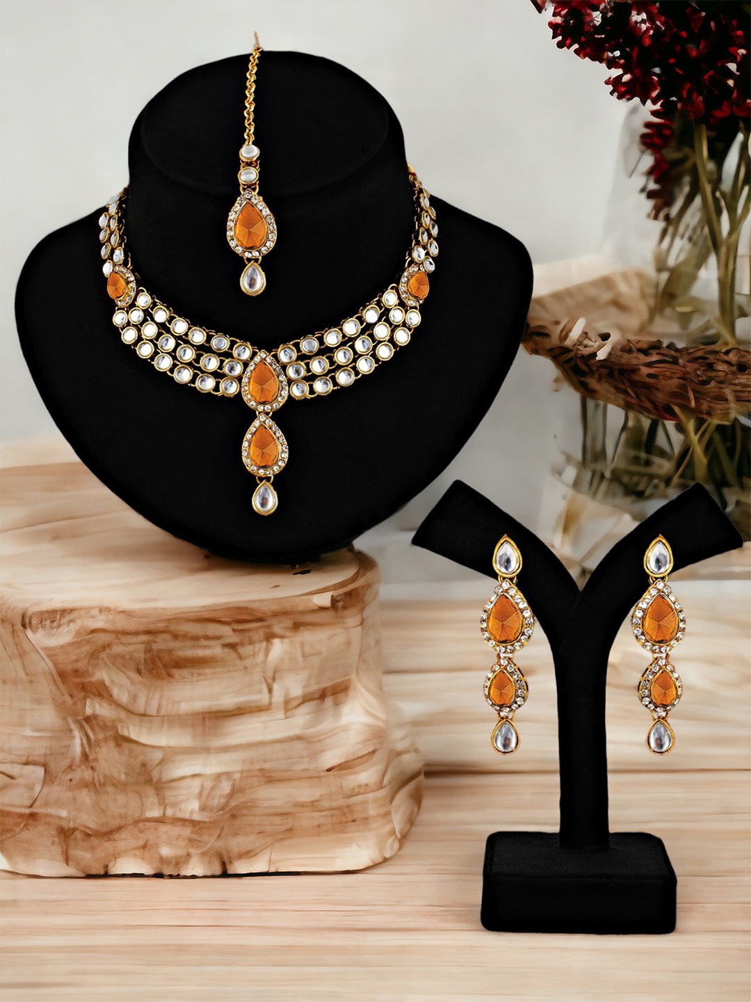 

LUCKY JEWELLERY Gold-Plated Kundan Studded & Beads Beaded Jewellery Set