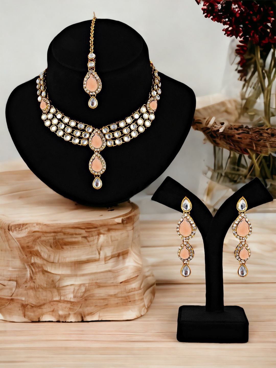 

LUCKY JEWELLERY Gold-Plated Kundan-Studded Jewellery Set