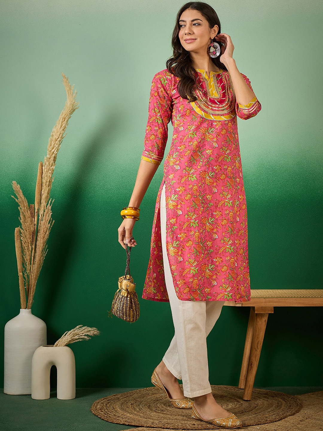 

Vastramyaa Floral Printed Gotta Patti Cotton Straight Kurta, Pink