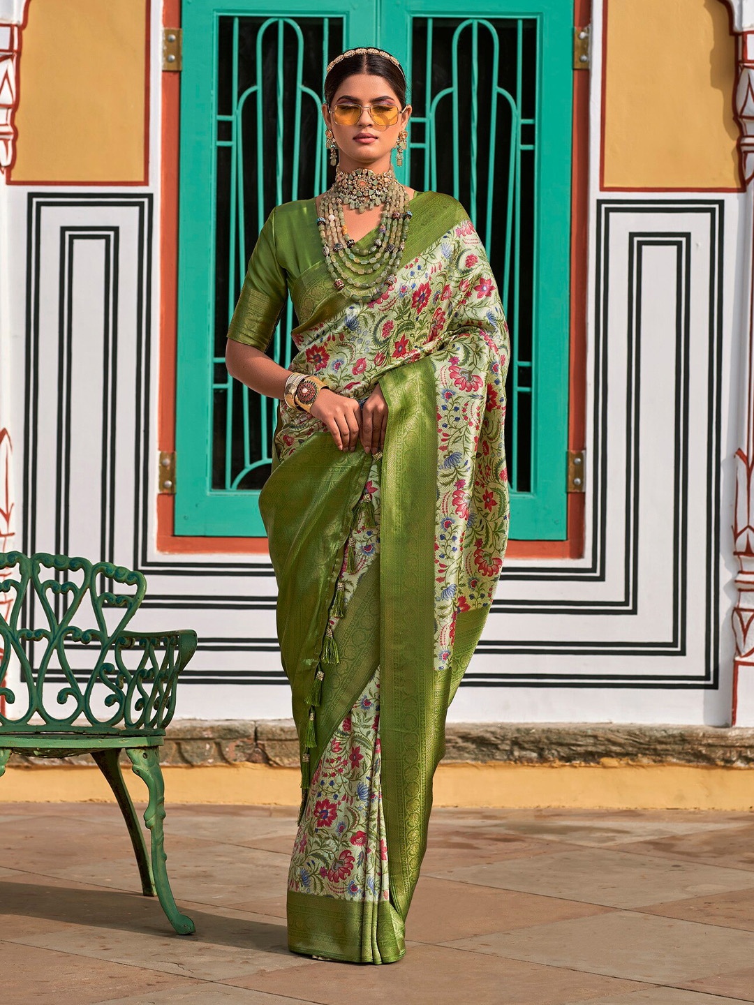 

Ekta Textiles Floral Zari Pure Silk Banarasi Saree, Green