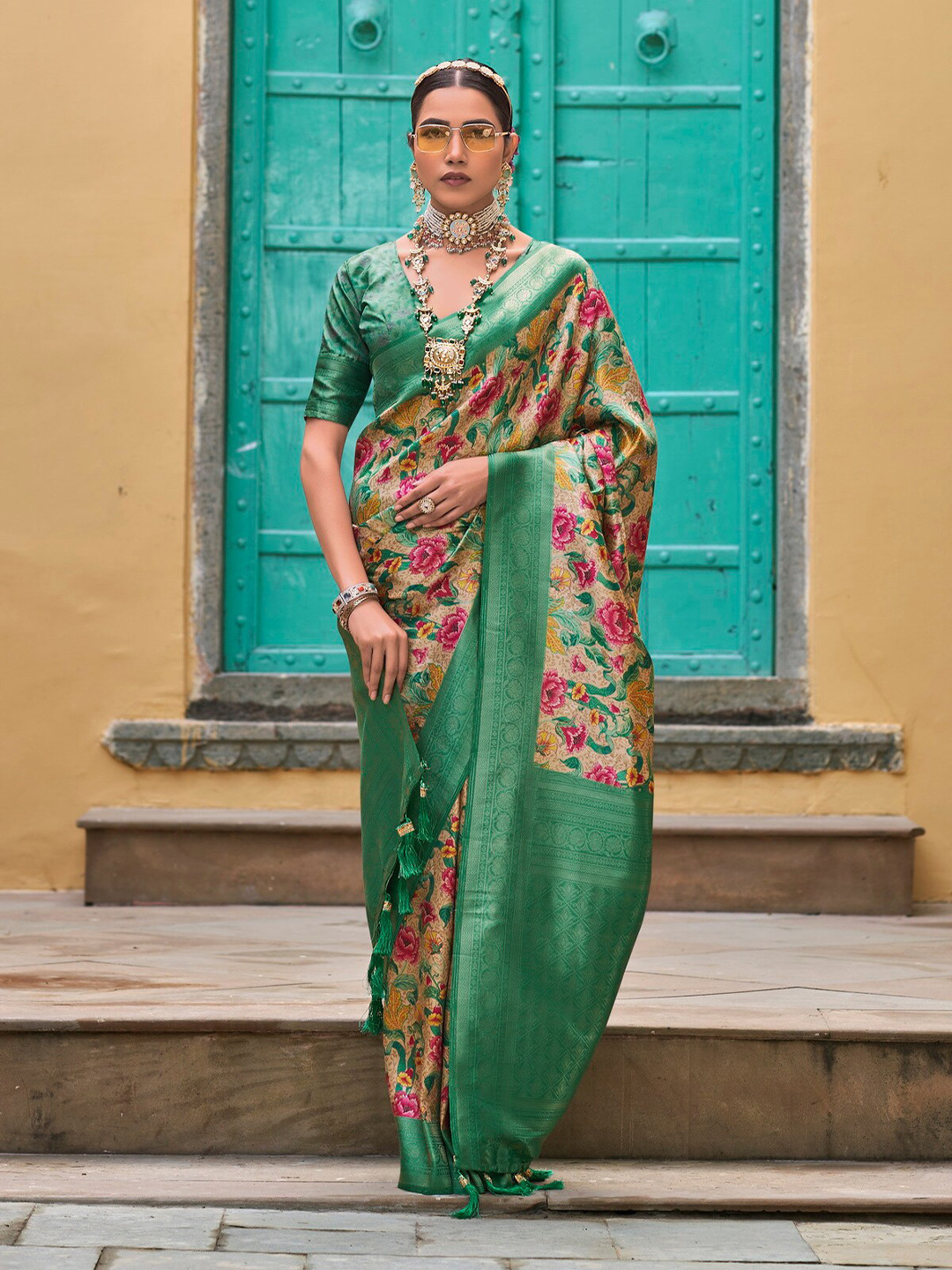 

Ekta Textiles Floral Printed Woven Design Zari Pure Silk Banarasi Saree, Green