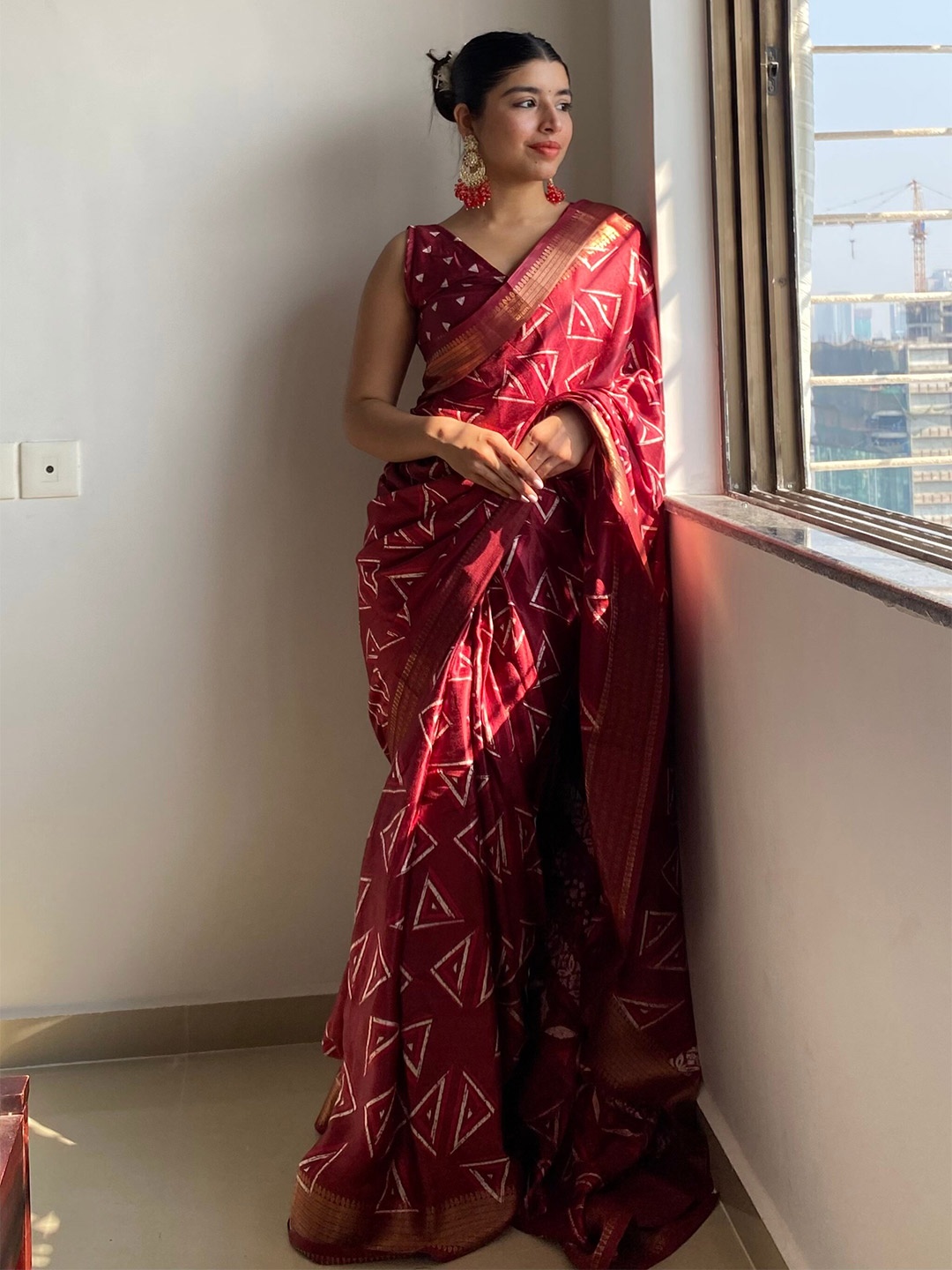 

Mitera Zari Pashmina Designer Block Print Saree, Maroon