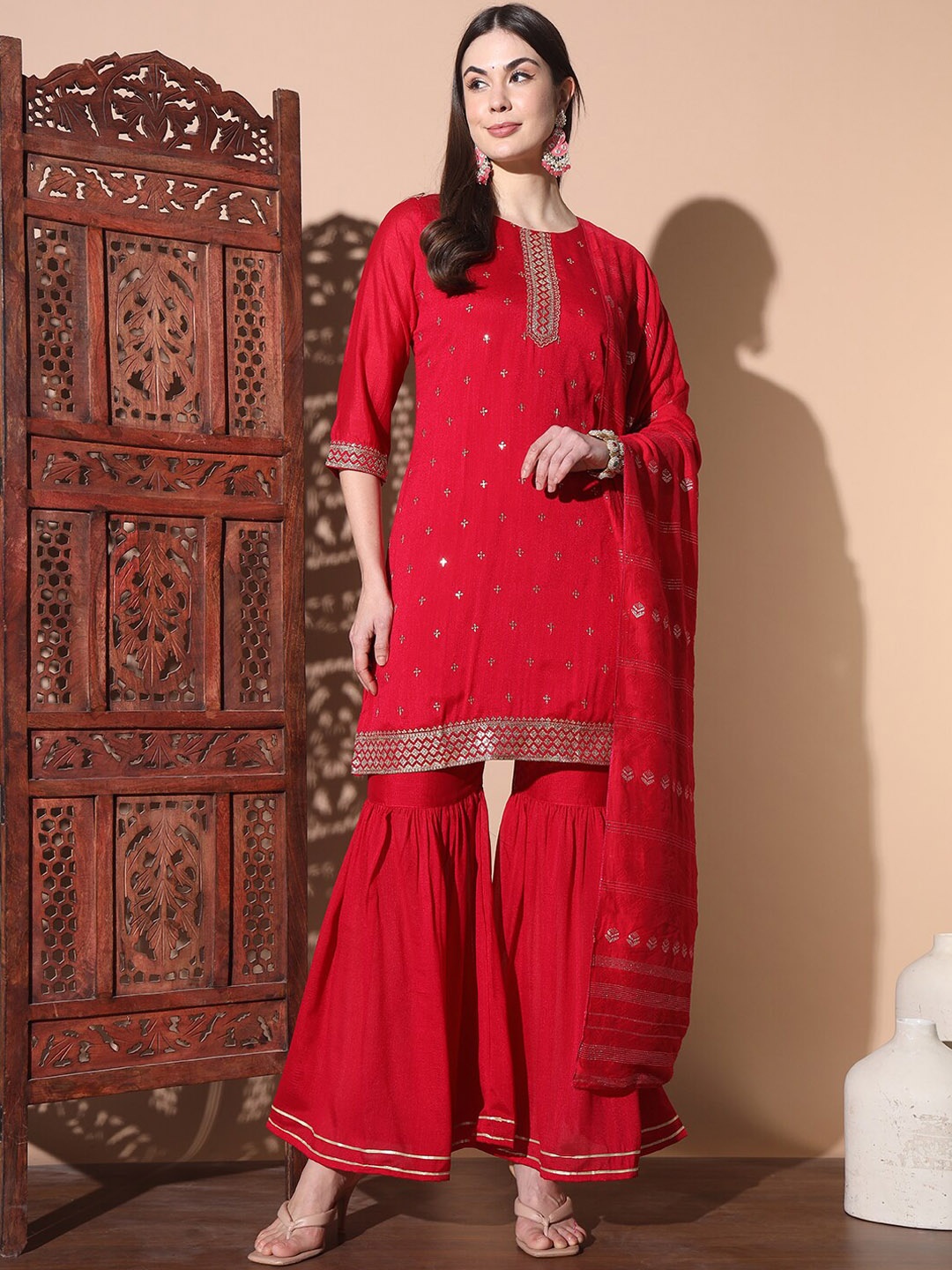 

SmartRAHO Ethnic Motifs Embroidered Straight Kurta & Sharara With Dupatta, Maroon