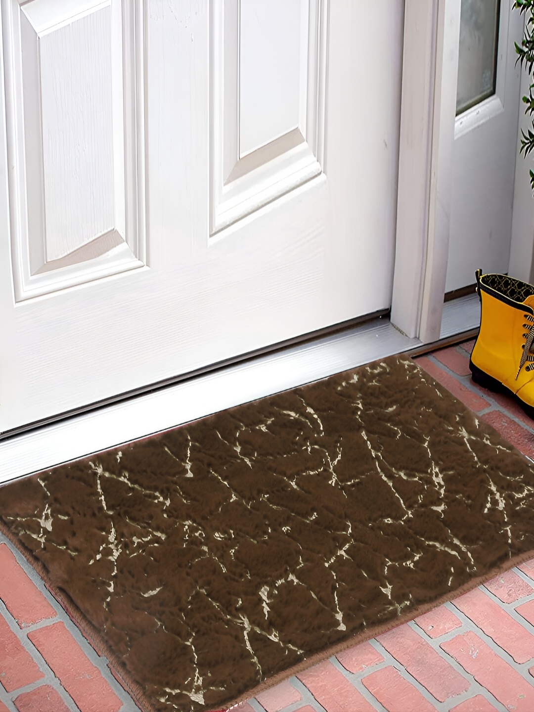 

FABINALIV Brown & Yellow Abstract Anti-Skid Doormat