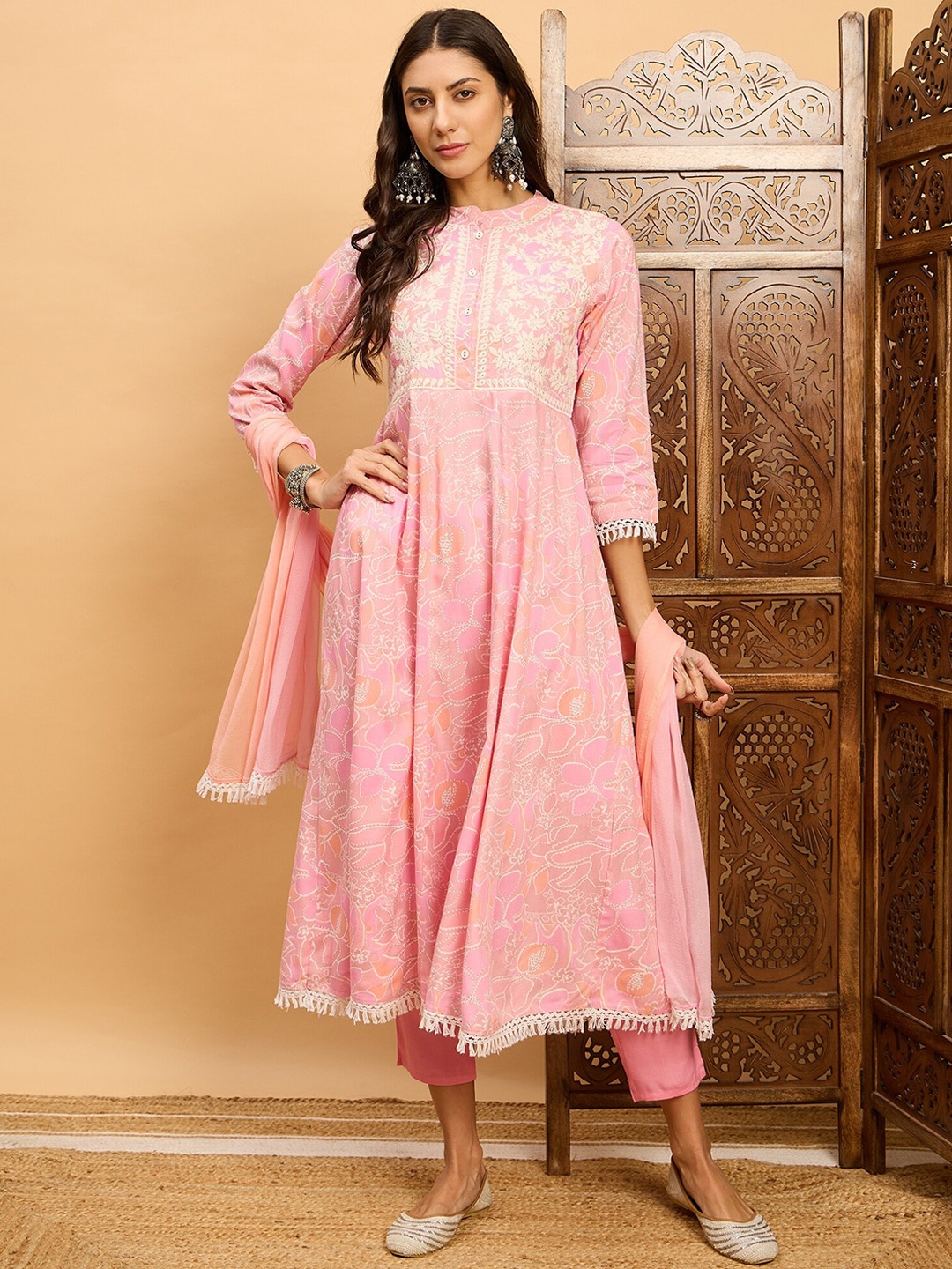 

DIVYANK Ethnic Motifs Mandarin Collar Three-Quarter Sleeves Thread Work Kurta Set, Pink