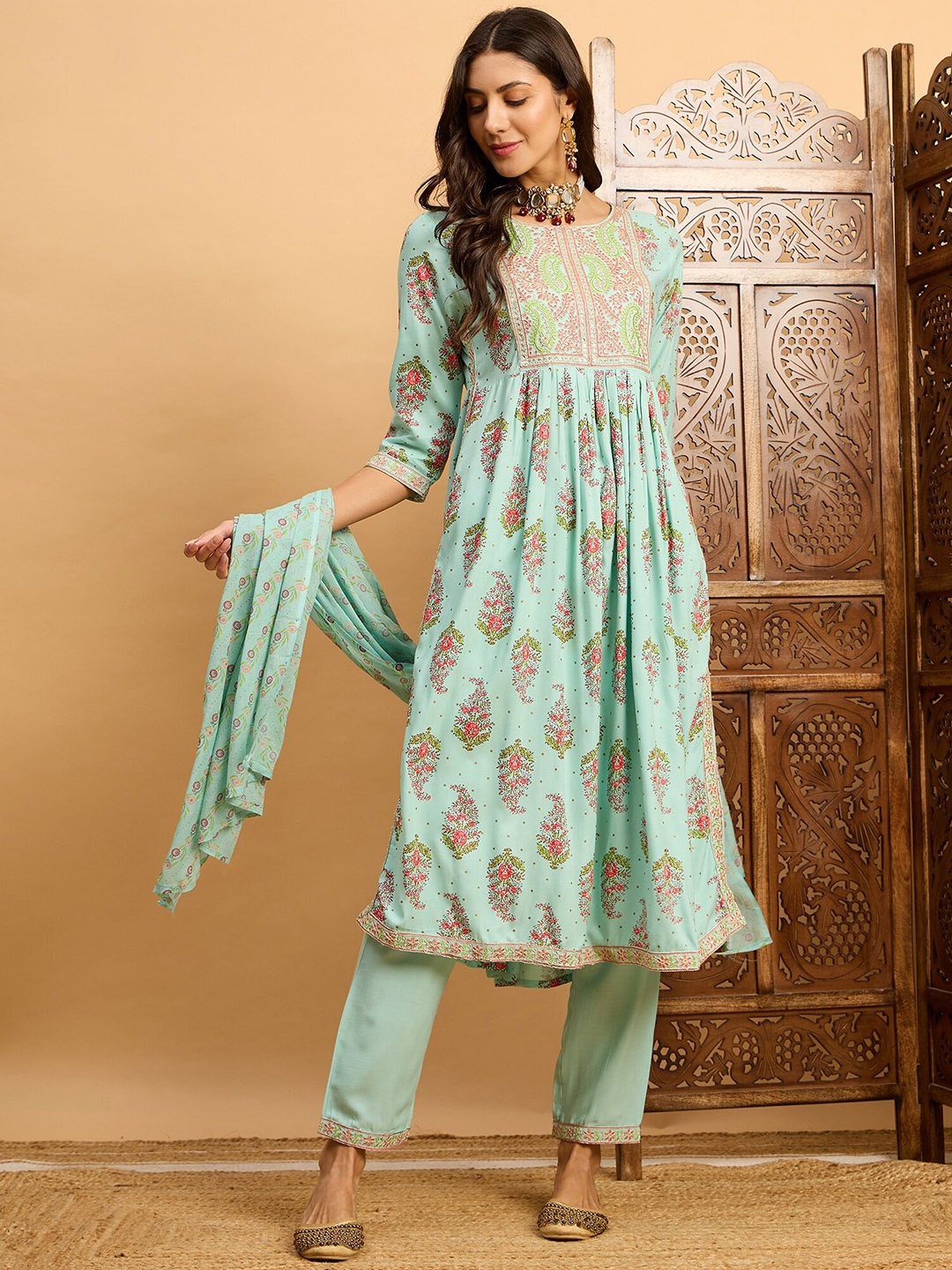 

DIVYANK Floral Printed Round Neck Three-Quarter Sleeves Mirror Work Kurta Set, Sea green