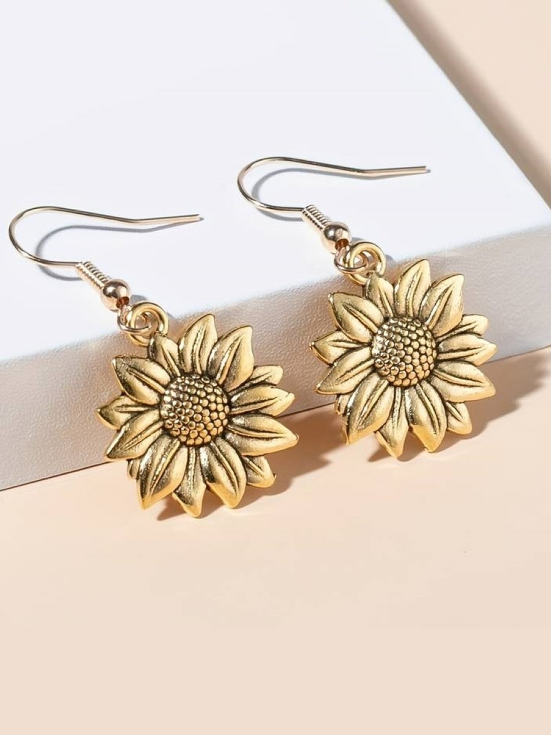 

EL REGALO Contemporary Half Hoop Earrings, Gold