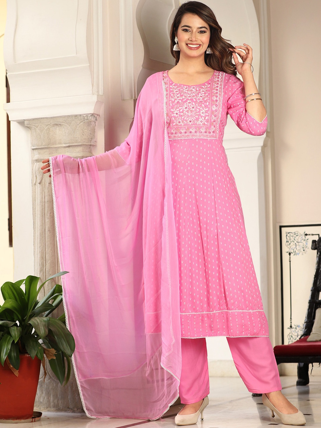 

SINGNI Ethnic Motifs Embroidered Round Neck Three-Quarter Sleeves Anarkali Kurta Set, Pink