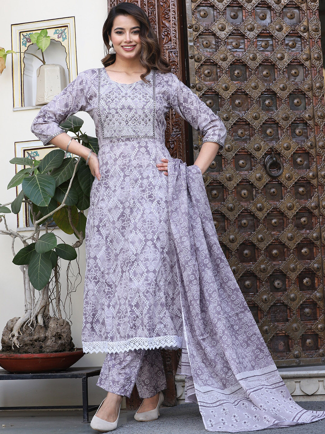 

SINGNI Ethnic Motifs Embroidered Round Neck Three-Quarter Sleeves Pure Cotton Kurta Set, Grey