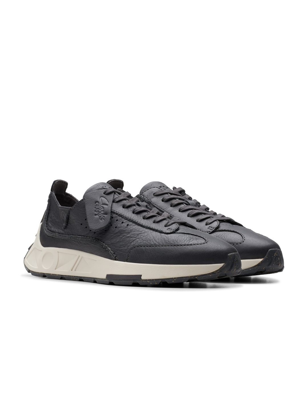 

Clarks Men Textured Round Toe Leather Sneakers, Grey