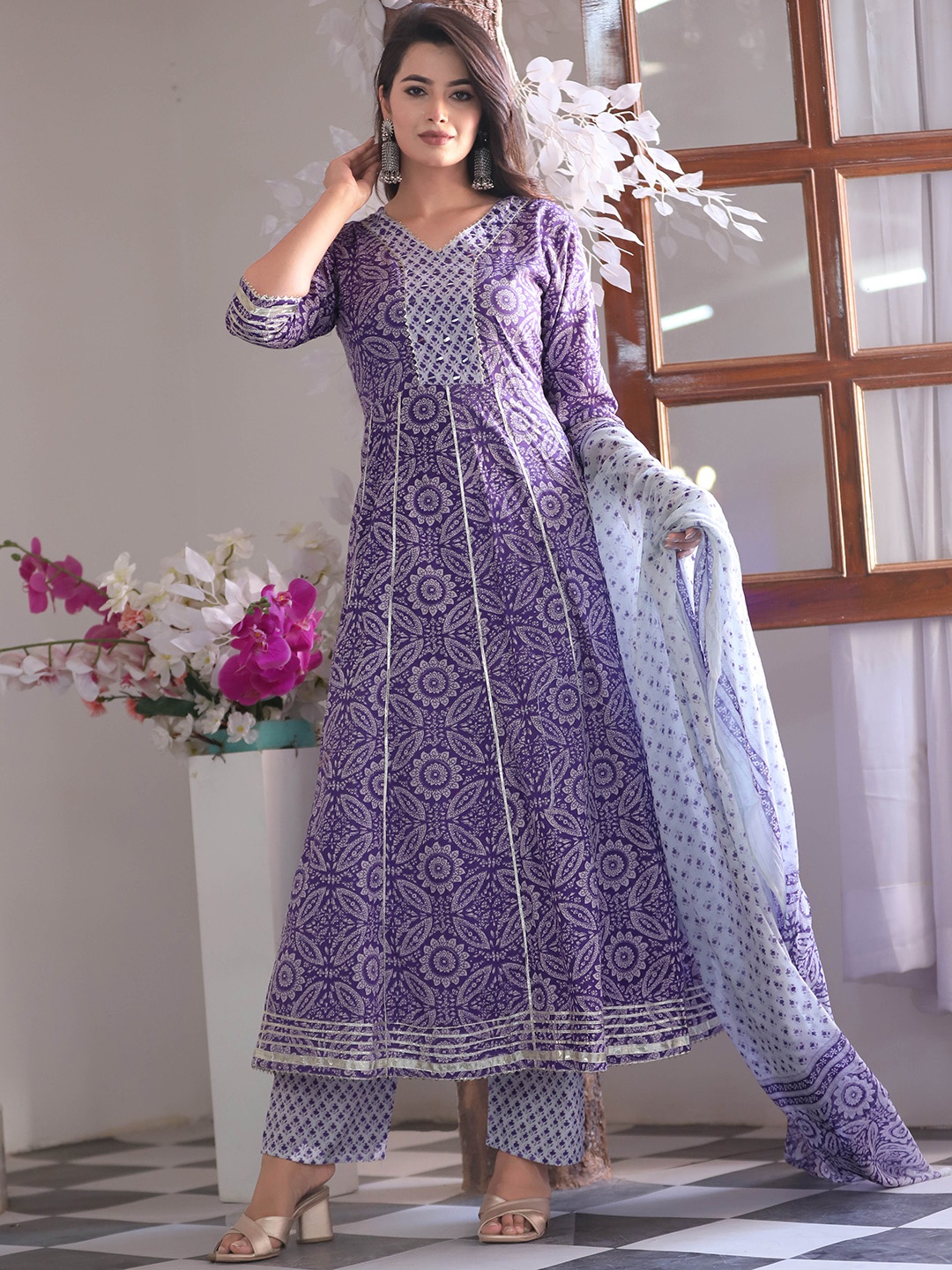 

SINGNI Ethnic Motifs Embroidered V-Neck Three-Quarter Sleeves Pure Cotton Kurta Set, Purple