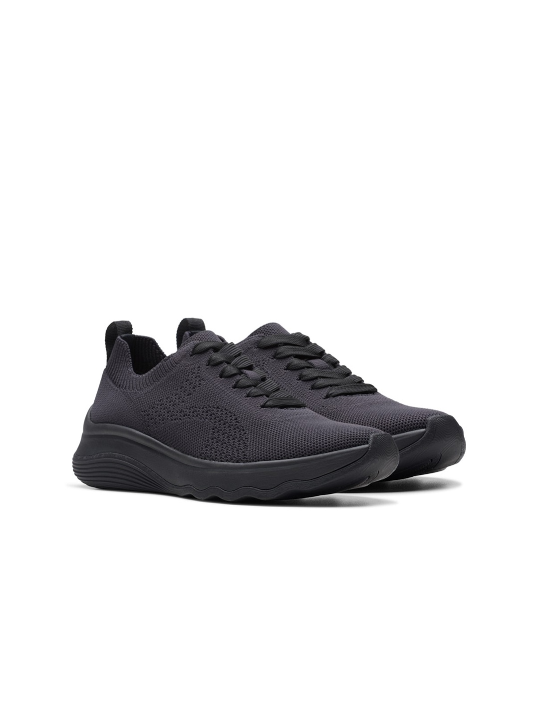 

Clarks Women Textured Sneakers, Black