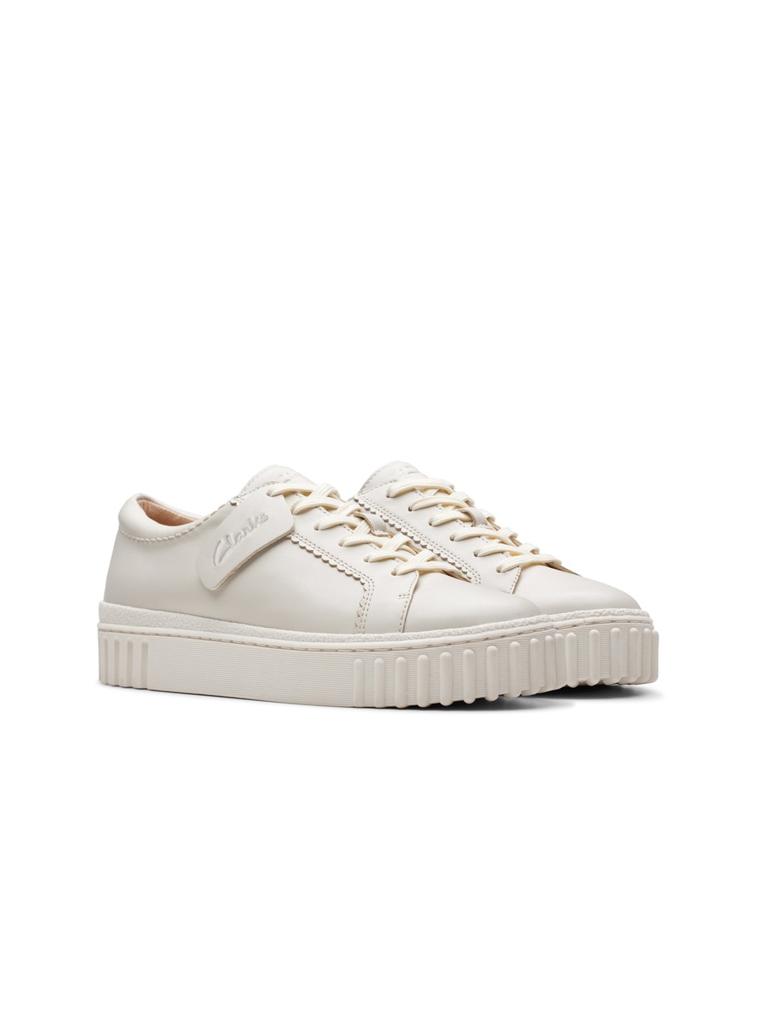 

Clarks Women Round Toe Sneakers, Off white