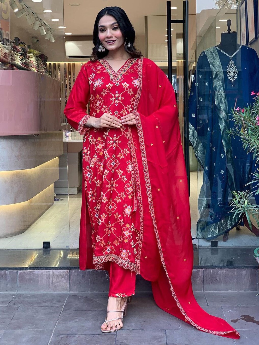 

NIZA FASHION Women Regular Thread Work Kurta with Trousers & With Dupatta, Red