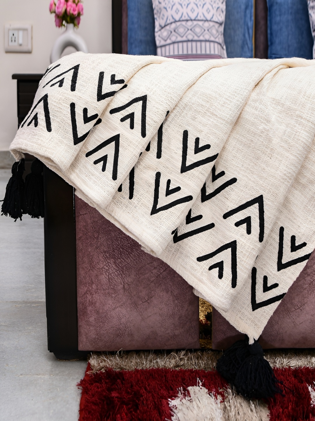 

INTERIORQUOTIENT Off White Printed Cotton Throw Blanket