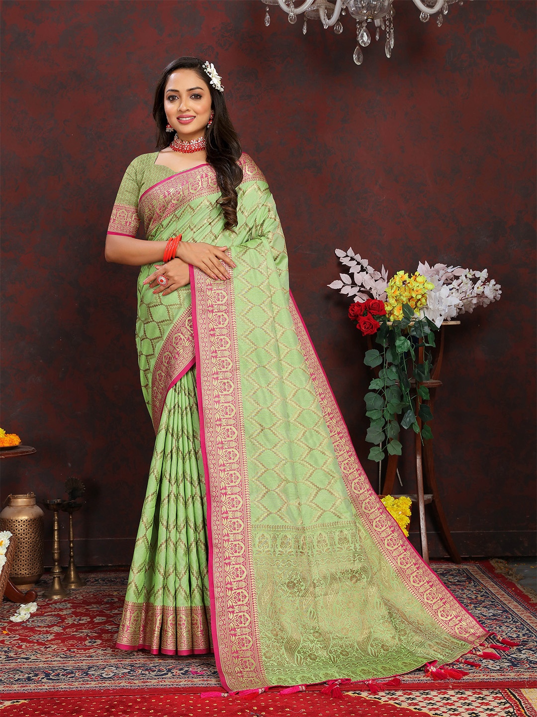 

Ekta Textiles Ethnic Motifs Zari Pure Silk Banarasi Saree, Green