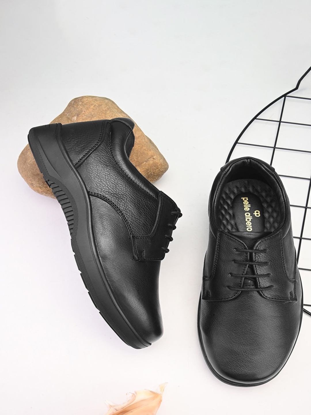 pelle albero Men Textured Leather Formal Derbys, Black