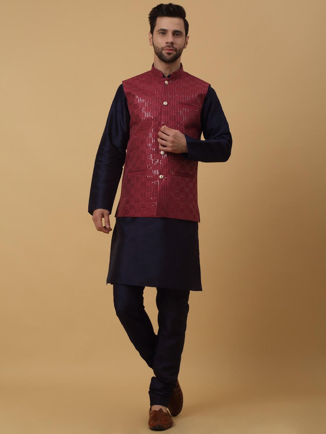

KRAFT INDIA Mandarin Collar Sequinned Jacquard Kurta With Churidar, Navy blue