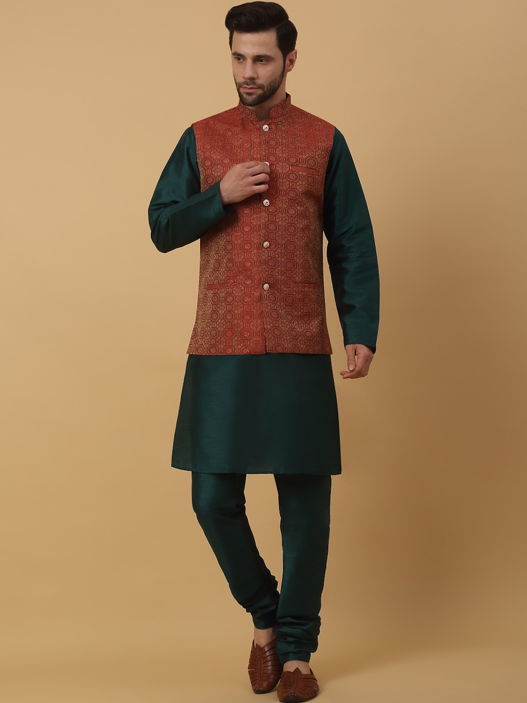 

KRAFT INDIA Mandarin Collar Straight Kurta & Churidar With Jacquard Nehru Jacket, Green