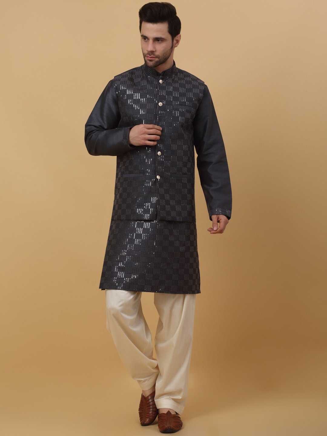 

KRAFT INDIA Straight Kurta With Salwar & Nehru Jacket, Grey