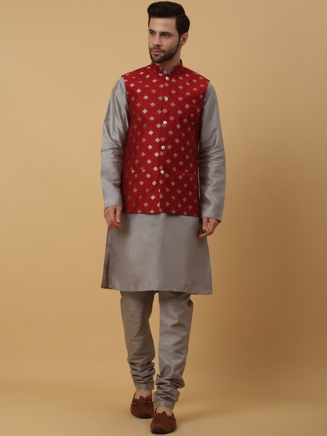 

KRAFT INDIA Mandarin Collar Jacquard Kurta With Churidar, Grey