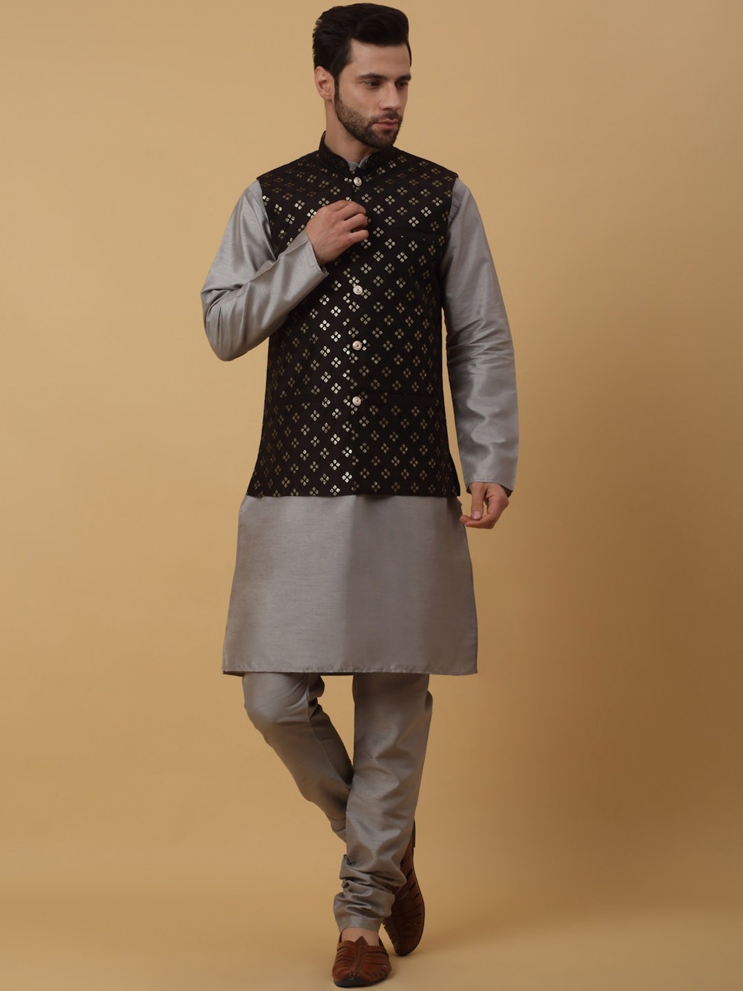 

KRAFT INDIA Jacquard Mandarin Collar Straight Kurta & Churidar With Nehru Jacket, Grey