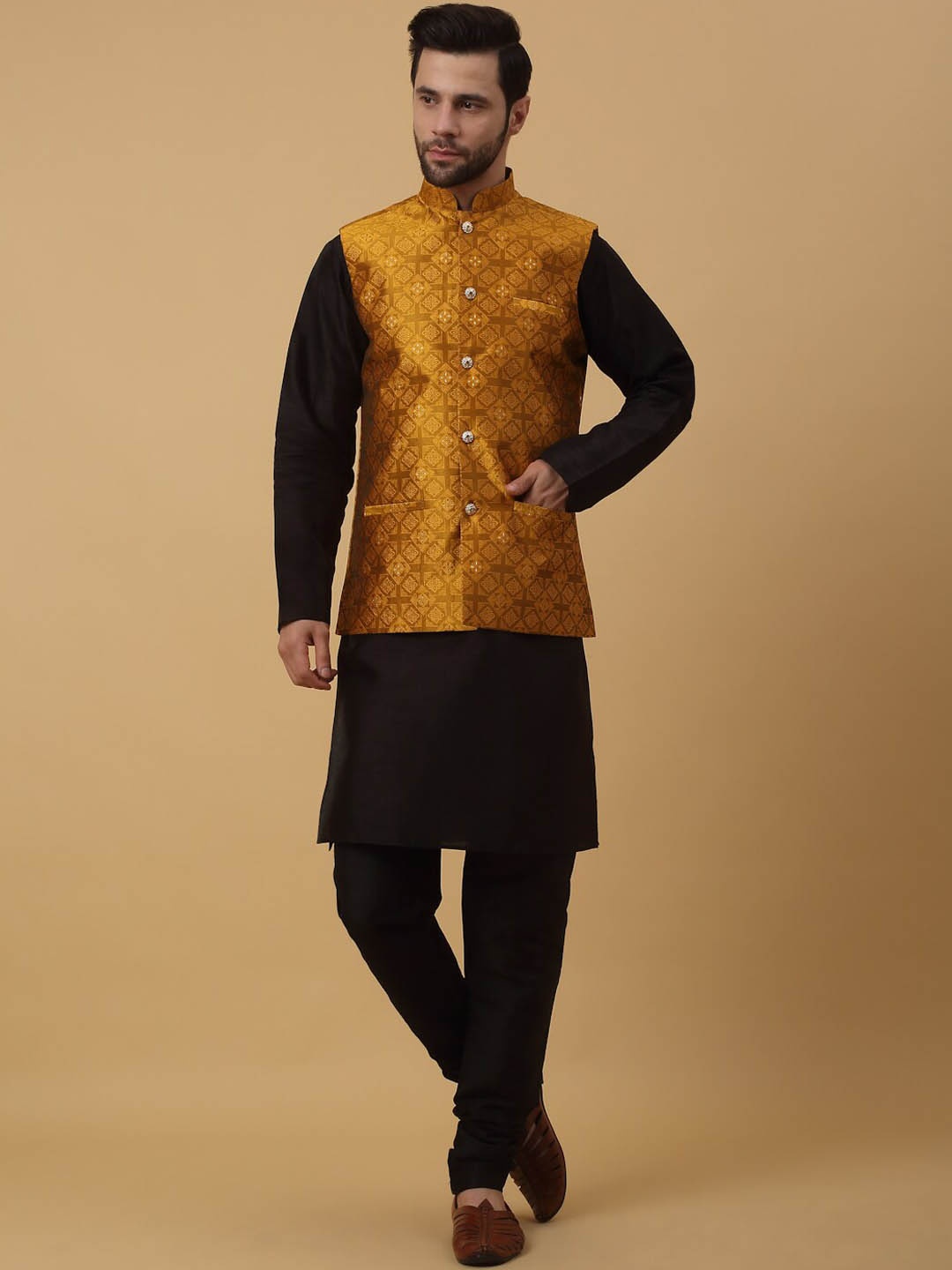 

KRAFT INDIA Kurta with Churidar With Jacquard Nehru Jacket, Black