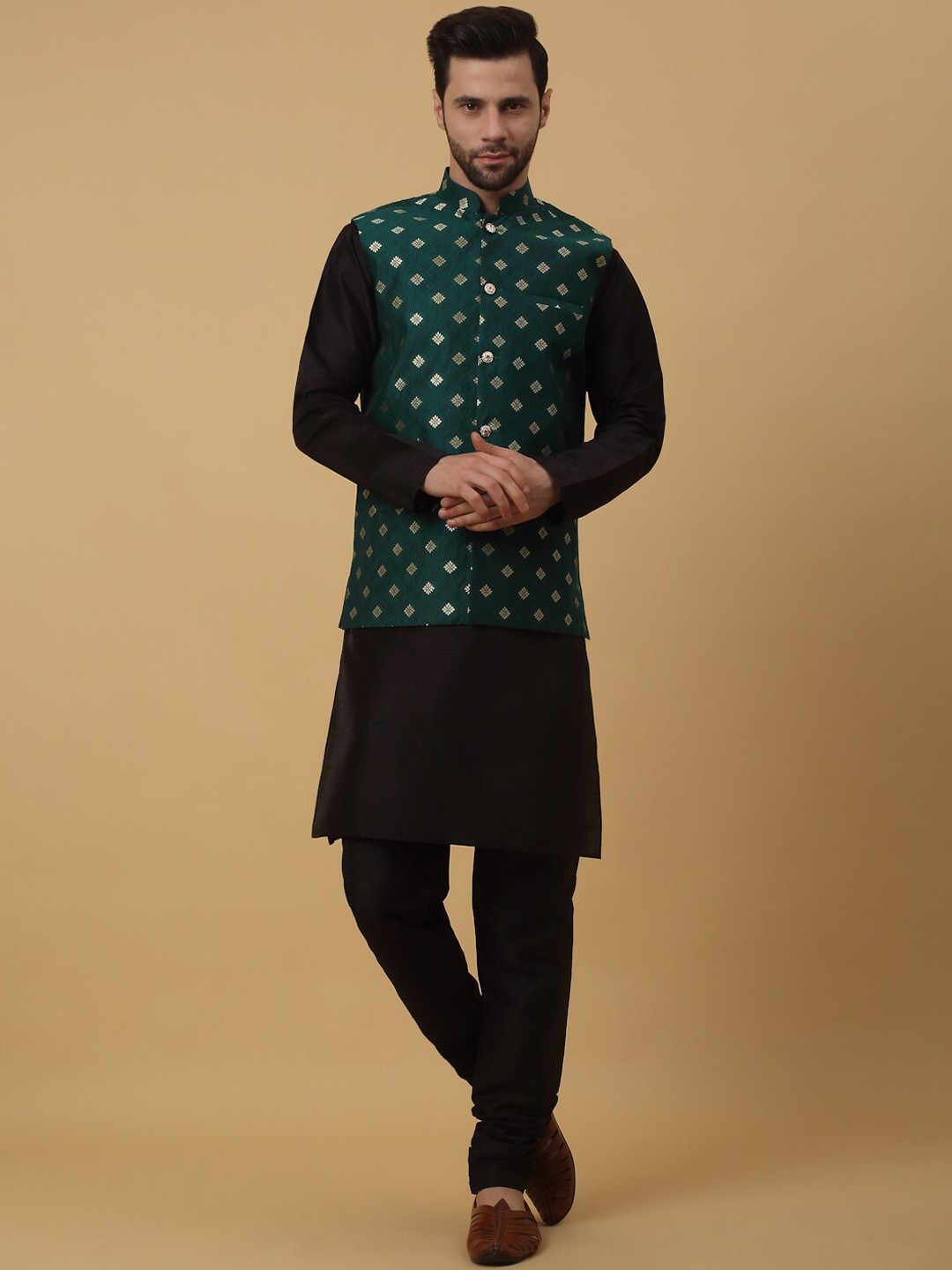 

KRAFT INDIA Regular Kurta with Churidar & Jacquard Nehru Jacket, Black
