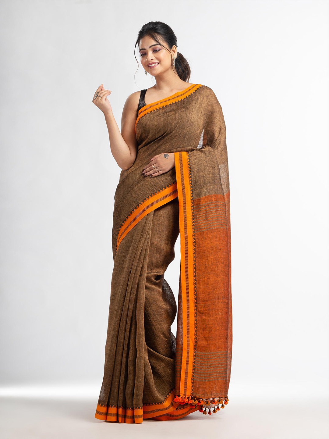

Angoshobha Pure Linen Saree, Brown
