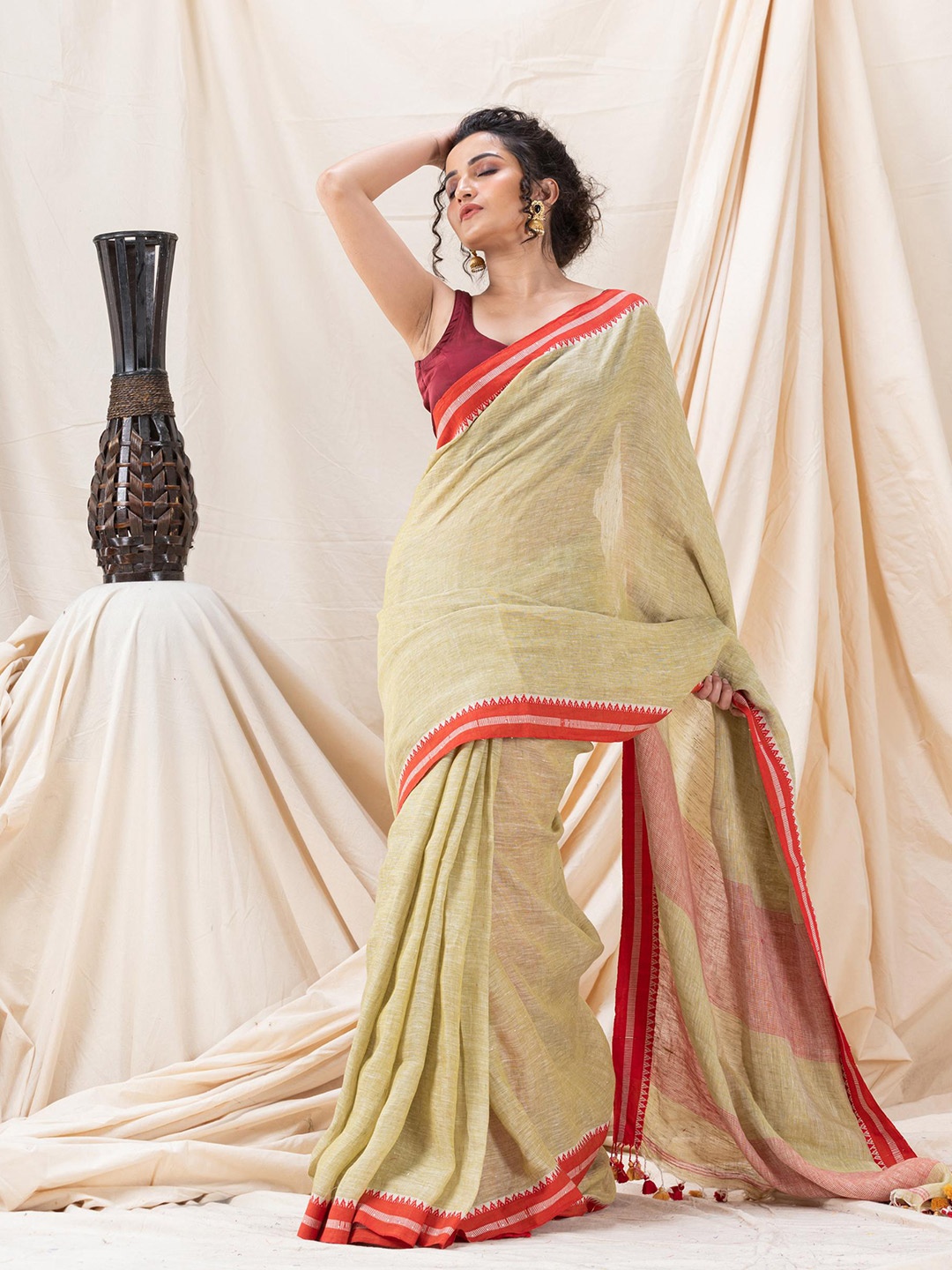 

Angoshobha Pure Linen Saree, Green