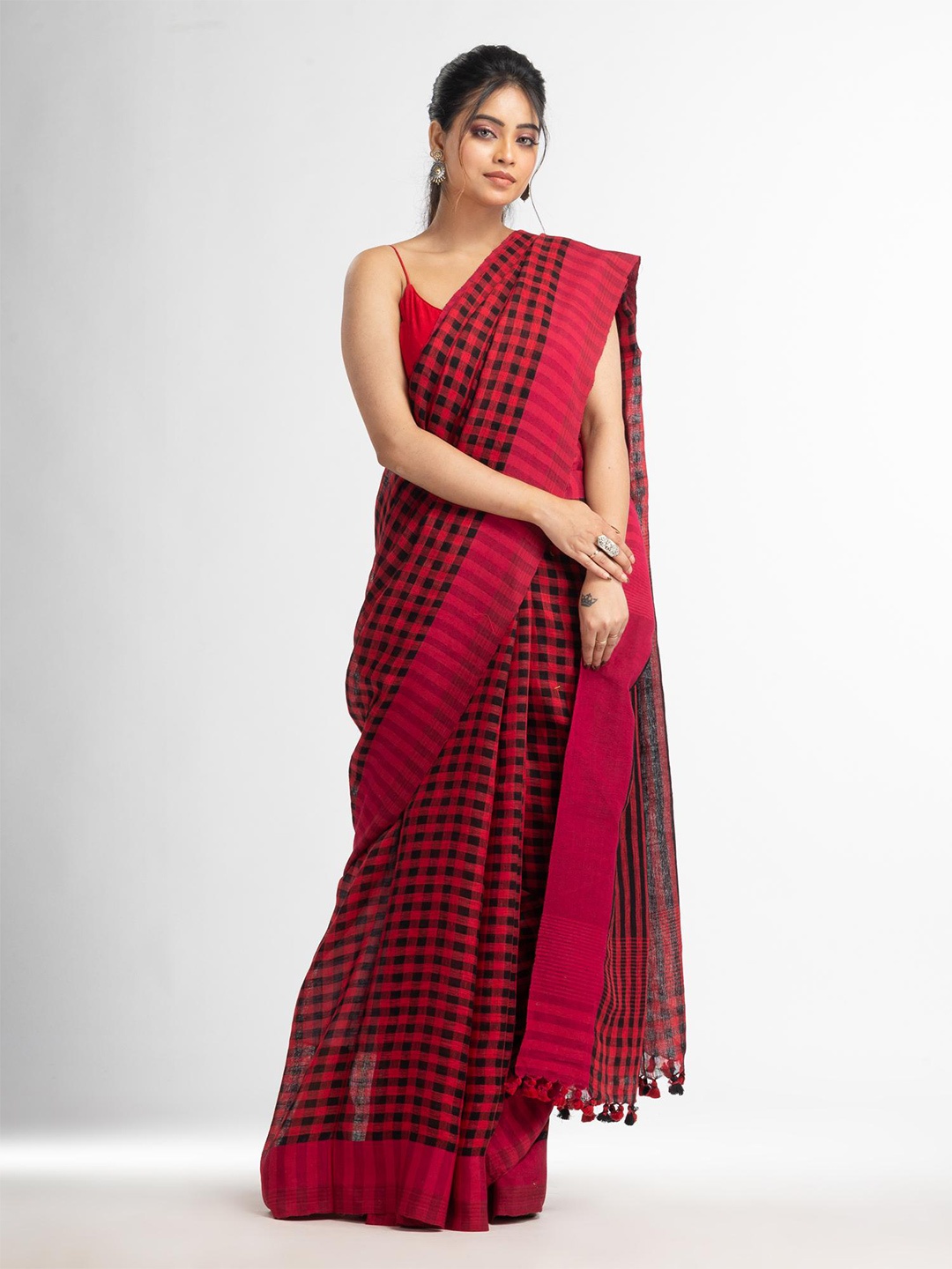 

Angoshobha Striped Pure Linen Saree, Red