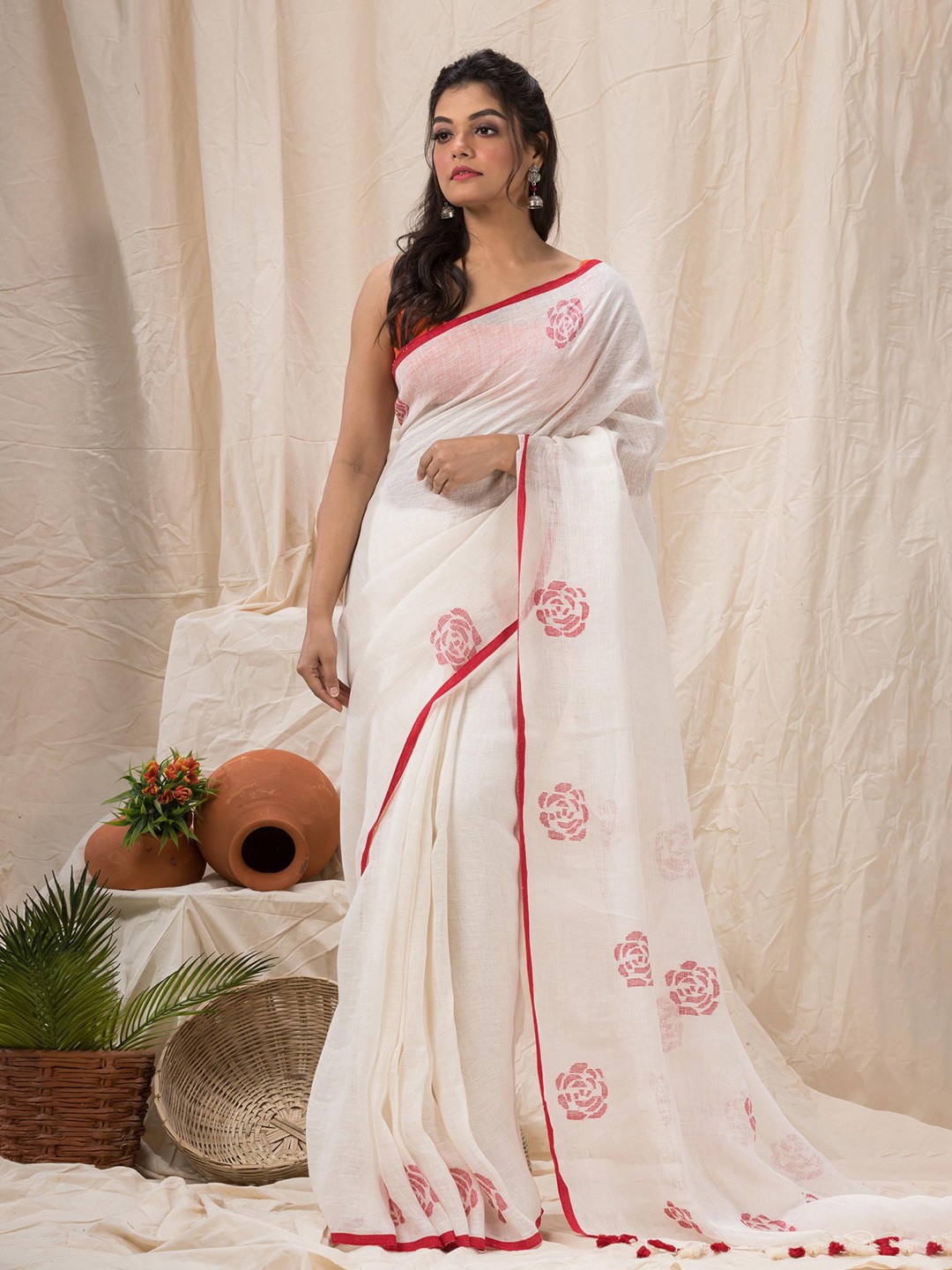 

Angoshobha Floral Pure Linen Jamdani Saree, White