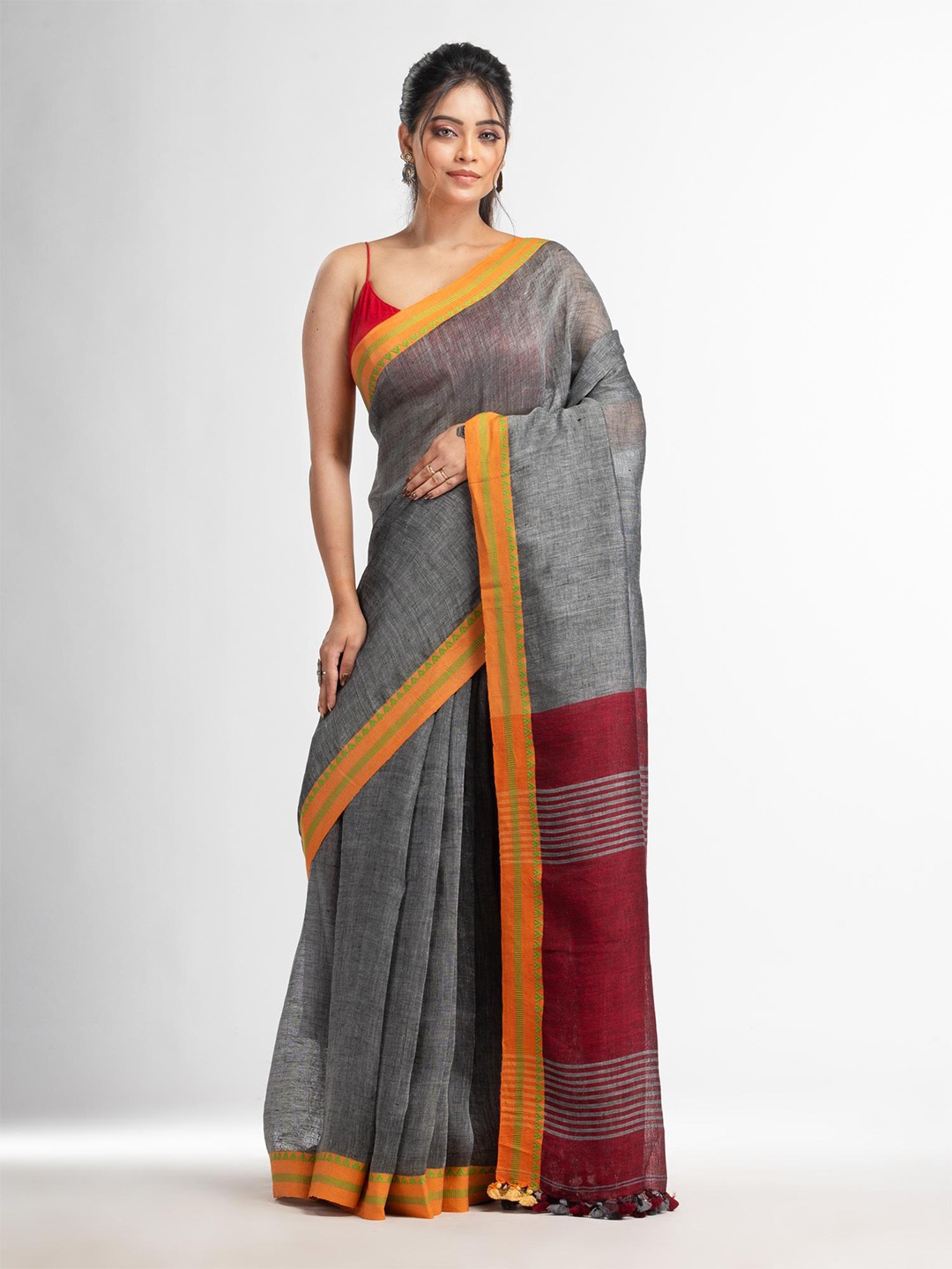 

Angoshobha Pure Linen Saree, Grey