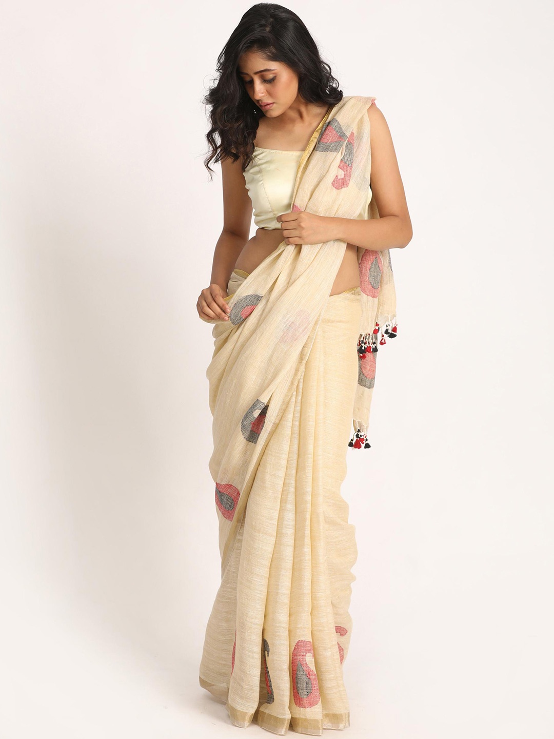 

Angoshobha Ethnic Motifs Pure Linen Jamdani Saree, Cream