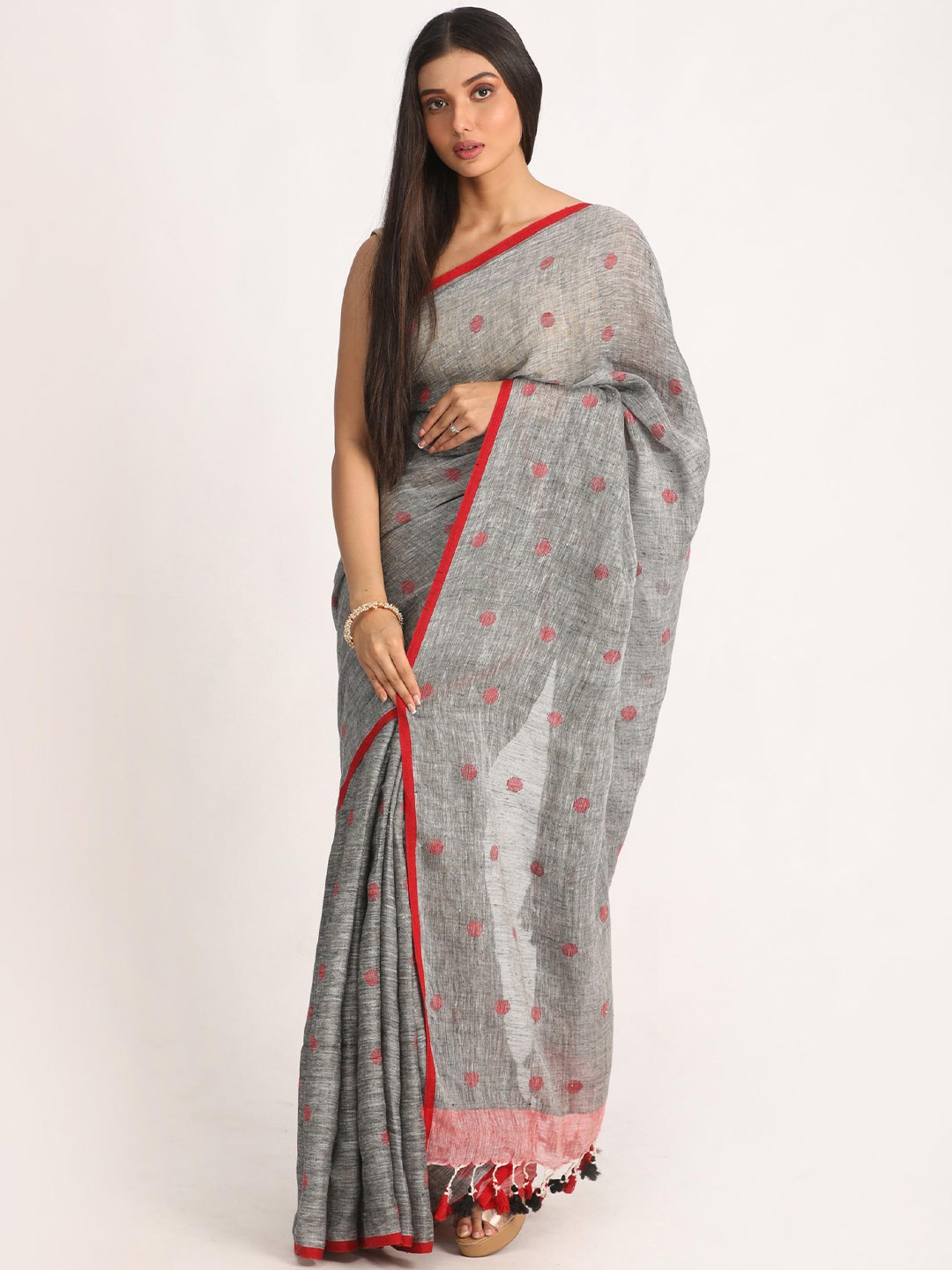 

Angoshobha Polka Dot Pure Linen Jamdani Saree, Grey
