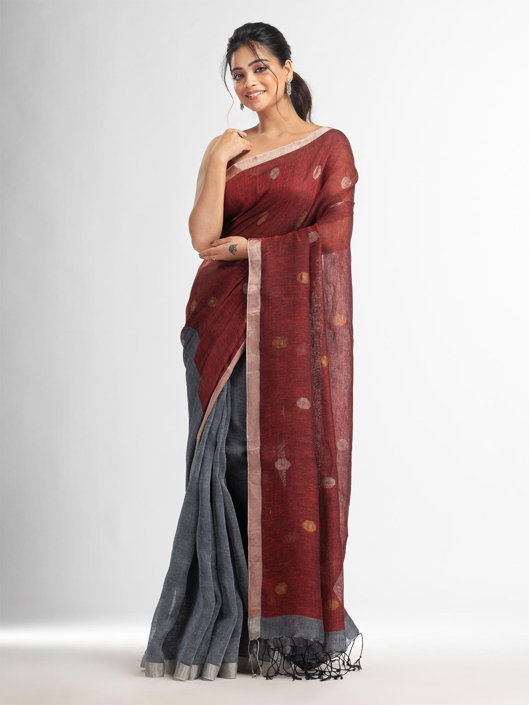 

Angoshobha Floral Woven Design Zari Pure Linen Saree, Grey
