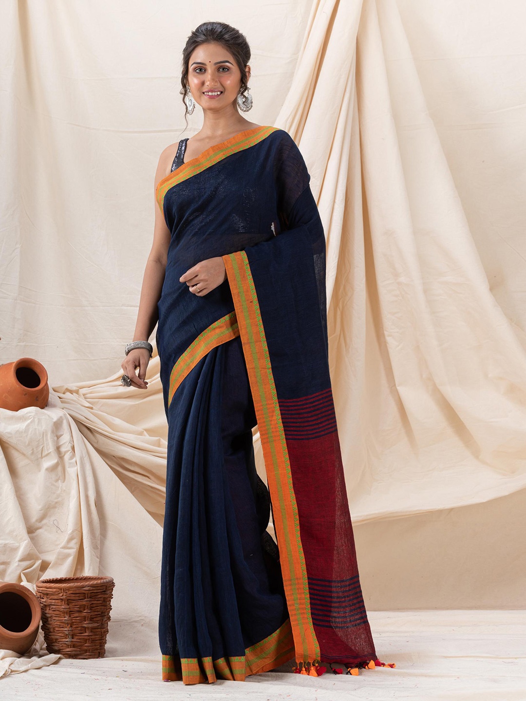 

Angoshobha Pure Linen Saree, Blue