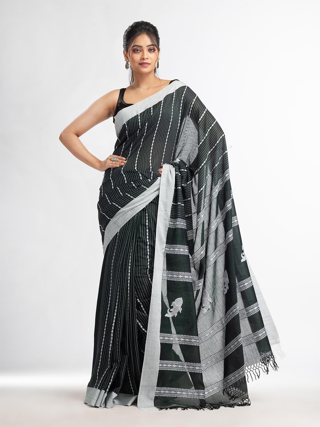 

Angoshobha Striped Woven Design Pure Cotton Saree, Green