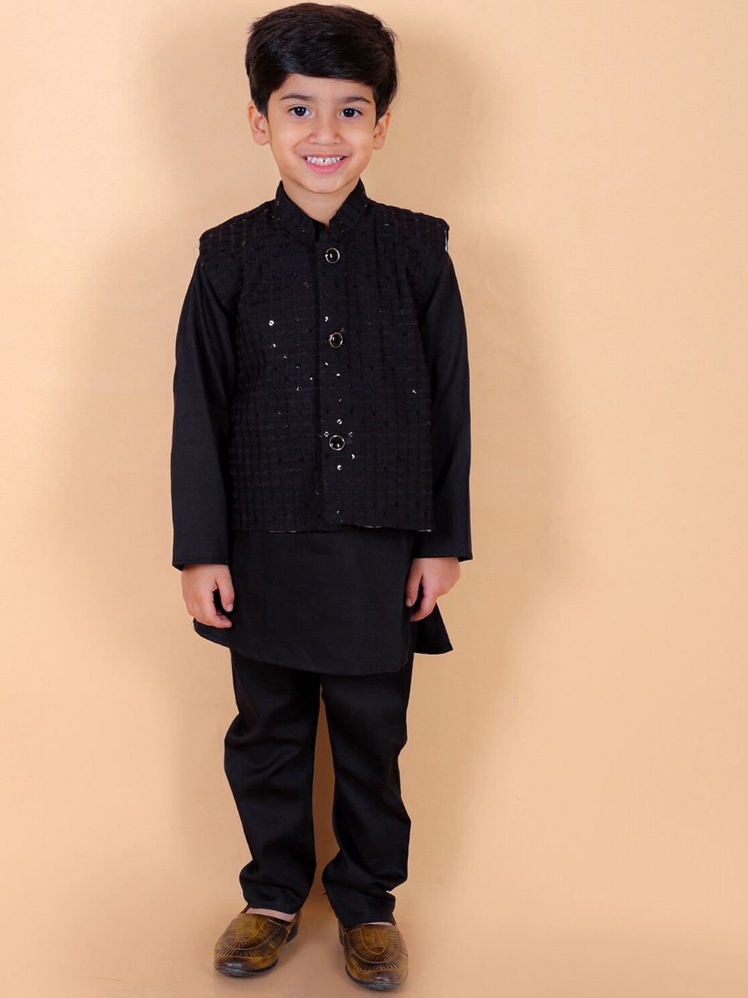 

BAESD Boys Embroidered Regular Sequinned Kurta with Pyjamas, Black