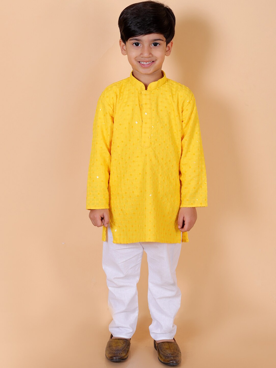 

BAESD Boys Embroidered Regular Sequinned Pure Cotton Kurta with Pyjamas, Yellow