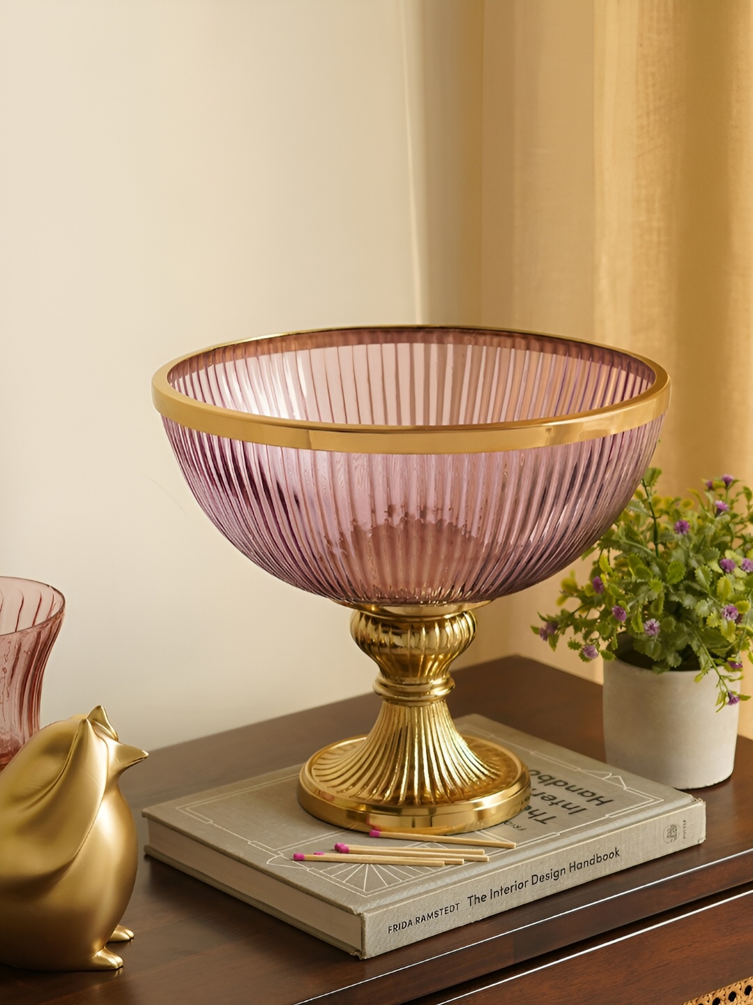 

Pure Home and Living Pink Decorative Glass Bowl With Stand