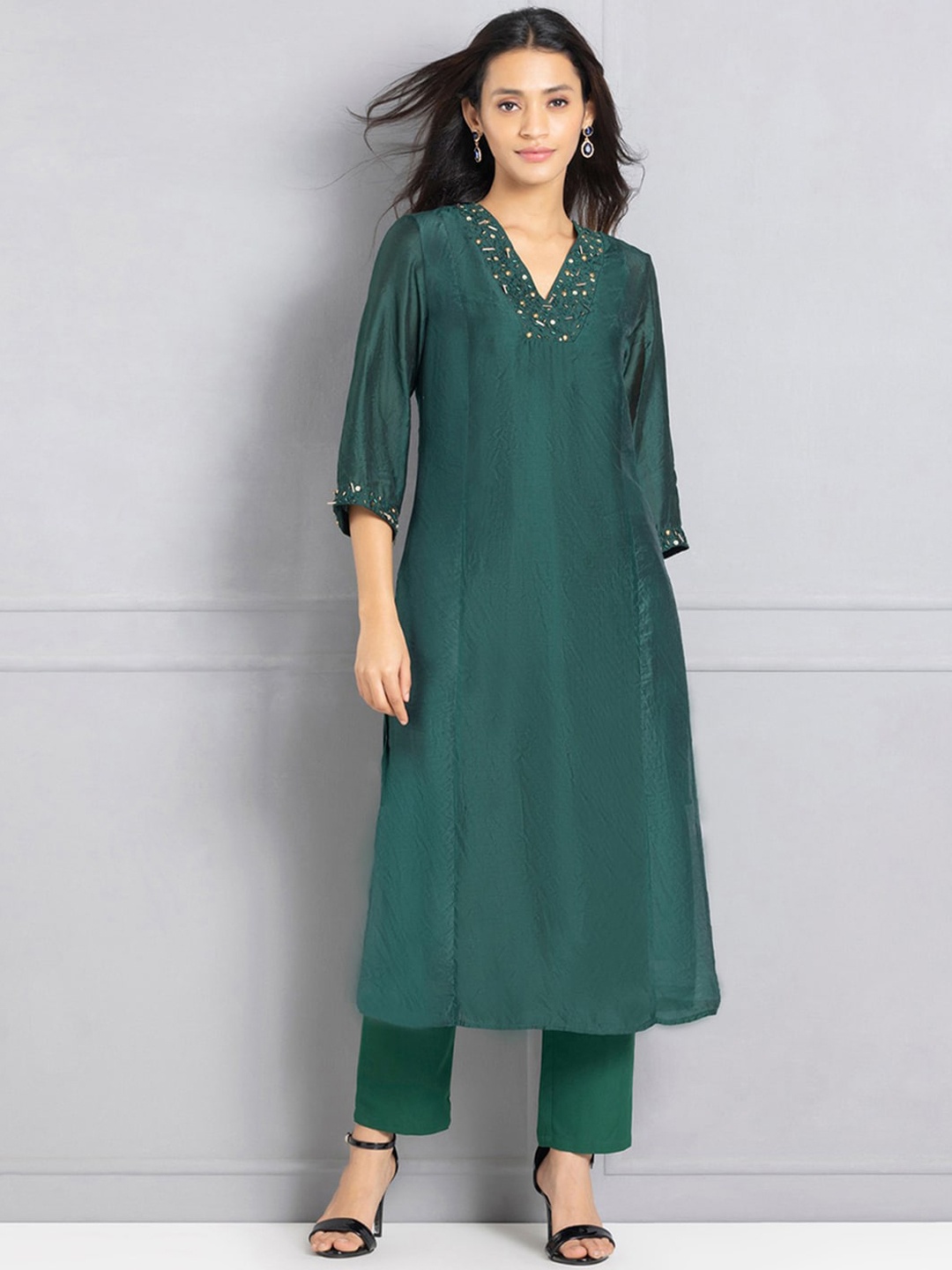 

SHAYE V-Neck Beads & Stones Straight Kurta With Slip, Green