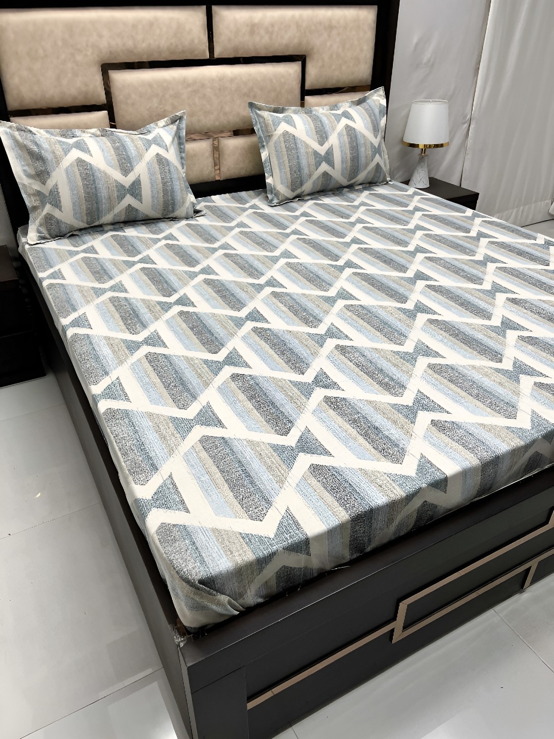 

Pure Decor Green & Cream Geometric Cotton 300 TC Queen Bedsheet with 2 Pillow Covers