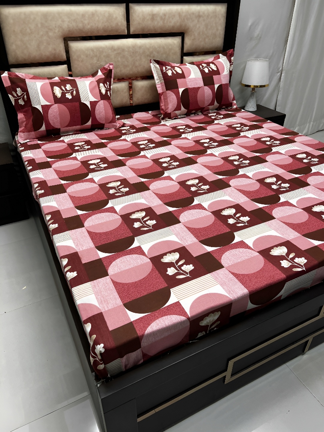 

Pure Decor Maroon & White Floral Cotton 300 TC Queen Bedsheet with 2 Pillow Covers