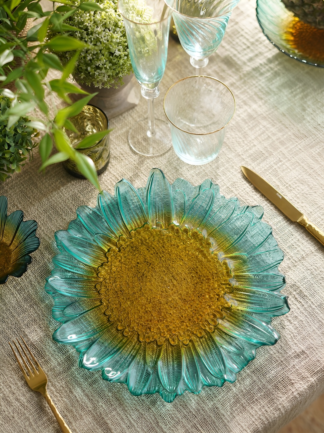 

Pure Home and Living Blue & Orange 2 Pieces Textured Glass Glossy Plates
