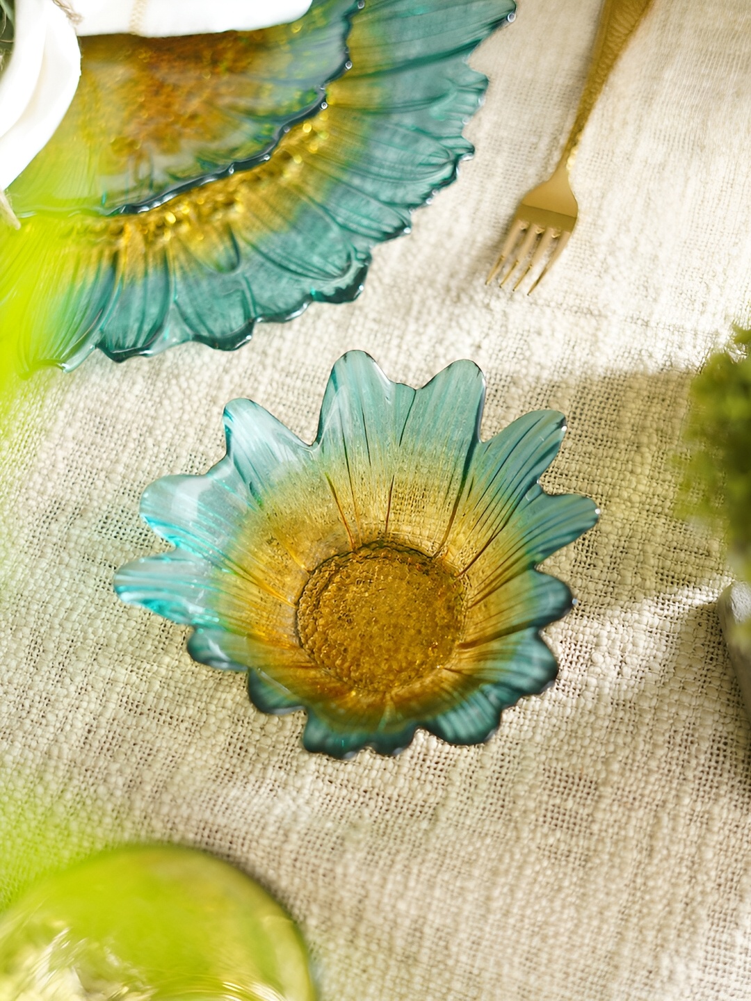 

Pure Home and Living Blue and Yellow 2 Pcs Ombre Gerbera Shaped Side Bowls