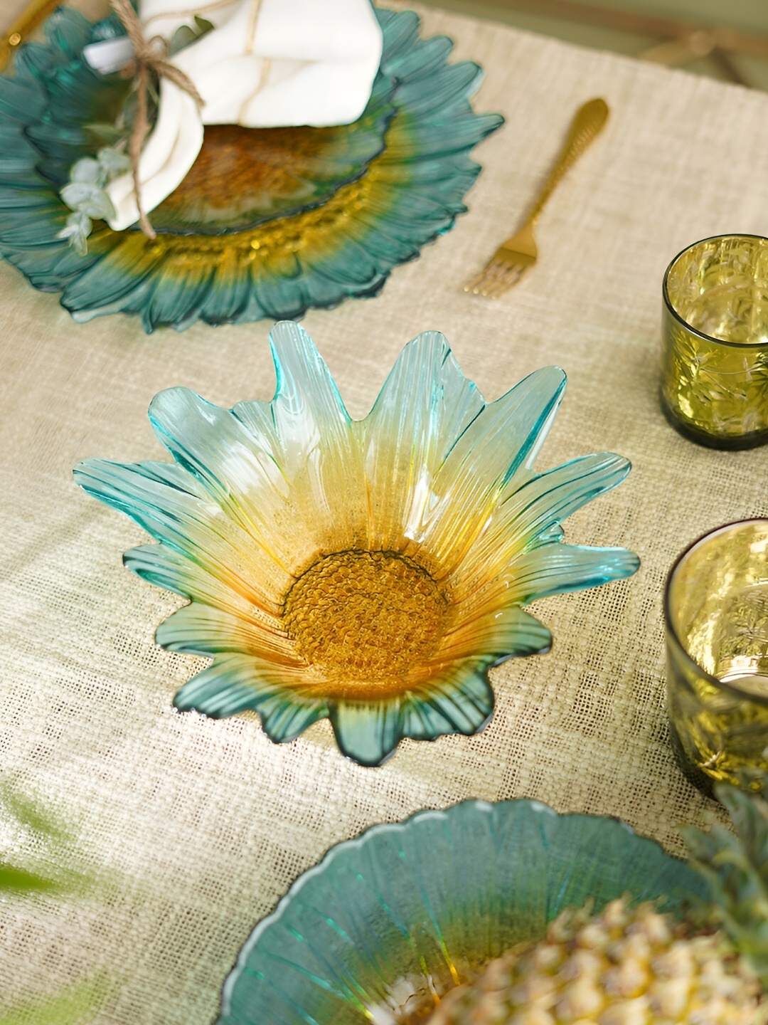 

Pure Home and Living Blue & Yellow Glass 2 Pieces Dishwasher Safe Serving Bowl