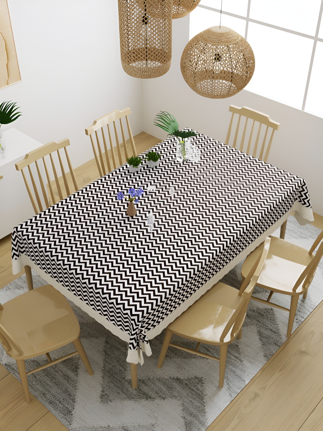 

Aura Black & White Geometric printed Waterproof 6-Seater Table Cover