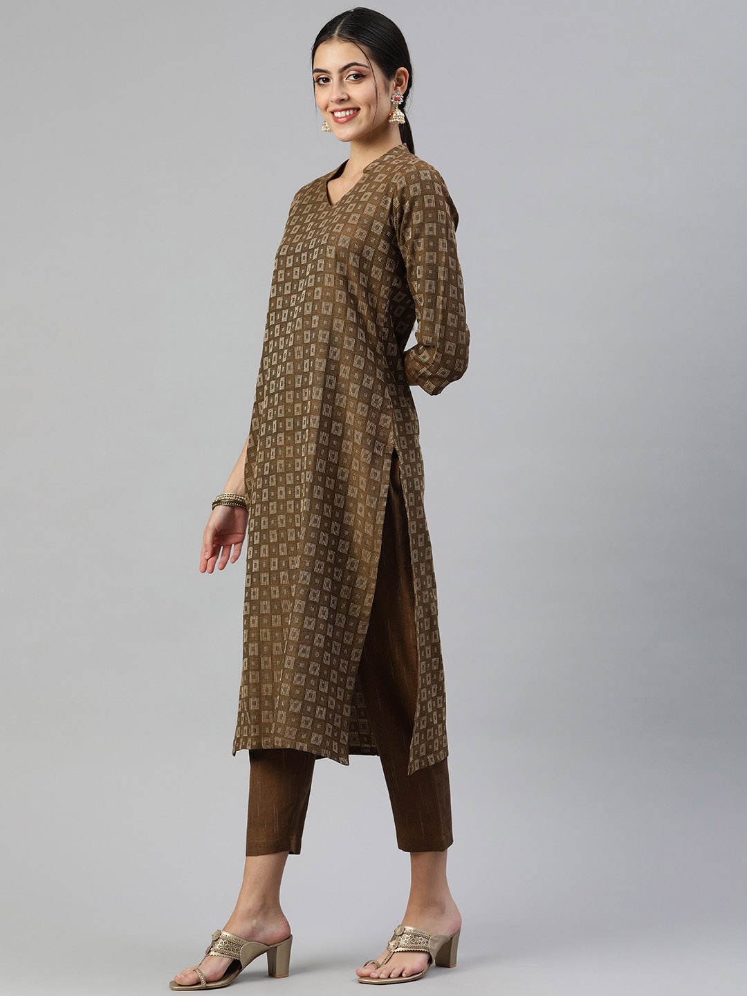 

HRITIKA Checked V-Neck Thread Work Straight Kurta With Trouser, Brown