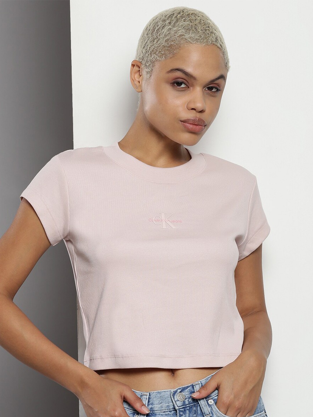 

Calvin Klein Solid Round Neck Crop T-shirt, Pink